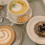 민지콩🧡 บน Instagram: “시장가기전 오빠가 옥수수스프 먹구가자구해서 두번째 방문한 곳 🌽💛 배가 불러서그런가 .. 왜 스프가... 