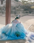 청춘아랑한복 아랑한복의 블루그라데이션한복✨✨ 보자마자 달려가서 입구왔어요💙💙 블루러버 너무너무 예쁜 꽃같은... 