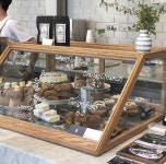 Pin by ‘ 𝐣𝐢𝐞𝐮𝐧 | 지은 ‘ on 풍⃣   경⃣ in 2020 | Bakery decor, Coffee shop decor, Coffee shops interior