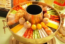 민족의 향취 넘치는 옥류관 - Okryu Restaurant Overflows with National Flavor -