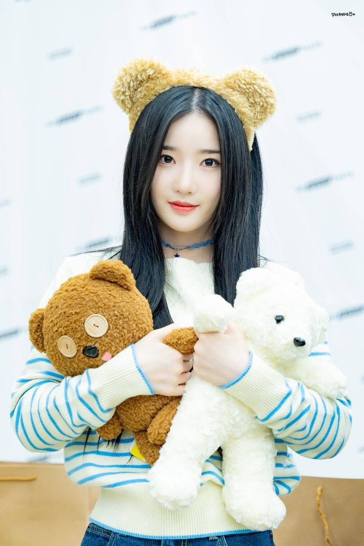 트리플에스 유연, LG 트윈스와 두산 베어스 경기서 환호 받은 힘찬 시구와 밝은 에너지!