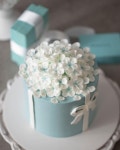 Pin page Maison Olivia 메종올리비아 on Instagram: Tiffany Design Cake 💍 #tiffanycake ในปี 2024