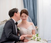 Pin by 젤라 안 on 헤어 메이크업 | Wedding, Girl, Wedding dress