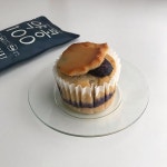 2019.05.04.간식 #벨라_간식 ㅤㅤ #피봇베이커리 #흑임자쑥케이크 ㅤ 아니 오늘 뭐죠..? 왜케 먹는거마다 대존맛인거지? 저녁 먹고 사온거 맛만... 