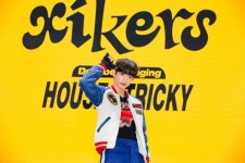 Pin page Xikers Chile adlı kullanıcının Yujun (유준) panosundaki Pin