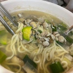 Pin page 윰 야미 on Instagram: “바지락 칼국수, 만두, (사진없음)파전 비오는 날 가기 좋다.” | 비오는 날, 날