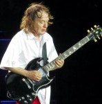 Pin by 김창섭 김 on AC/DC | Acdc angus young, Angus young, Acdc angus