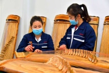 민족악기들이 생산된다 | Musicals, Pyongyang, Musical instruments