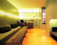 동의당한의원 _ 강남구   방의 벽체에는 벽감의 형태를 이용해서 몇 가지 역할을 더했다. 대기실 쪽으로는 좌식의 인터넷 데스크를, 직각으로... 