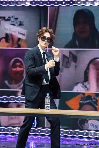 Lee DongWook on Twitter in 2020 | Lee dong wook, Korean actors, Actors