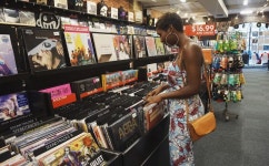 Pin by 재경 황 on people | Vinyl records, Record store, Vinyl