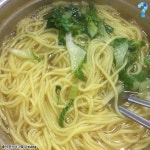 Instagram의 오늘 뭐 먹지? 부산님: “3천원으로 배터진다는 양푼이국수 국수는 2000원 김밥은 천원이라고..★☆ #용호동 #양푼이국수”