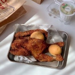 옛날 통닭 느낌나는 치킨은 속살 부드럽고 겉은 빠삭해서 … | 치즈 볼, 통닭, 닭 Instagram의 ❤️수연이의 먹스타그램❤️님: “롯데리아... 