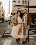 How to get the best family pictures in Paris? DM @bax.paris.photographer for booking your Paris Photoshoot 📸 Thx to @alipalma33... 