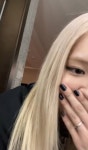 Pin by ʙ ᴇ ᴄ ᴋ ʏ on ʀᴏsᴇ́ (로제) | Rosé eyes blackpink, Rosé mirror selfie, Rosé coachella
