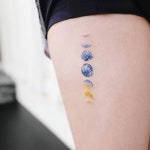 Pin page Paw on Instagram: “부모님 탄생화와 푸른달🌙” | Moon tattoo designs, Full moon tattoo, Moon phases tattoo