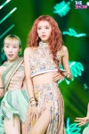 시네마틱 사운드와 오묘한 정글리듬으로 마치 숲을 누비는 요정을 보는 것 같은 무대 유아의 숲의 아이