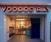 Pin de LEE Sunju en 호치킨_레트로 | Letreros luminosos, Diseño de restaurante-bar, Diseño de la señalización