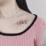 Instagram의 타투이스트_단테(@tattooist_dante)님: 비단향꽃무&수선화, 탄생화를 새겨드렸습니다 #flowertattoo #tattoo #tattooides