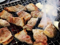경주여행 늦은  점심  박통뒷고기  삼겹살  냉면  낮술 😍😍 와우~!!... 숙성된 고기도 너무 좋구, 곁들이 찬도 👍👍👍 냉면도 대박... 