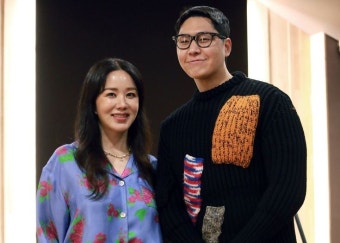 엄정화X정준일, '서울체크인' OST로 첫 컬래버 | 가수, 사람, 사진