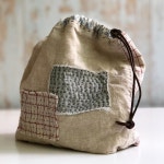 Instagram의 손바느질하는 엄마 (kkom)님: “#patchwork #pouch 세탁한 보람~🧺 너는 제대로 꾸깃꾸깃해도 괜찮아서 좋겠다. 나는 내 몸에 붙은... 