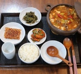 만들어 놓은 반찬 꺼내고 #차돌된장찌개 만 끓여 아침밥. #생선조림장 으로 만든 #감자조림 #자박이장 으로 만든 #뱅어포구이... 