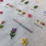 1,958 Likes, 11 Comments - 프랑스자수 오재 (@hello_ojae) on Instagram: “. 🌸🌷🌿🌼🌱 6월 꽃자수반에서 배울... 