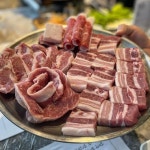 지그르르 #돼지고기 바랄게 없드라🙏🏻 느~~~~므좋더라 . . . 5시땡치니 우리쪽자리 만석 앉고싶어도 못앉 빨리빨리 … - 2021 | 돼지고기
