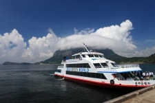 사랑의 유람선이라 불리는 산방산유람선! " 천혜의 비경을 한눈에 감상할 수 있는 좋은 기회 " 병풍처럼 펼쳐진 천혜의 비경을 이제... 