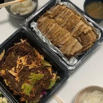 이번에는 보쌈이다에 있는 Su Kwak님의 핀 | 고추, 마늘, 쟁반