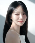 Pin page WOOSUN     Hair&Makeup on Instagram: 배우 프로필 촬영  - #Hair - @DABIN0218 _ 다빈 부원장 #Makeup - @___nomakeup _ 한결 실장... 