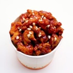 똑같은 치킨으로 만드는 음식인데.. 대부분의 사람들이 잘 모르는 양념 치킨, 닭강정의 결정적인 차이점 Pin on 연예