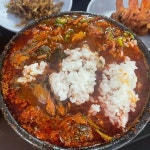 무저껀 #조개해장국 난 매일 술마시지만 궁물 노노니께 뼈빼고 우거지마니#뼈해장국 나만큼 궁물안먹은 @byun_1.2.3.4 얘가 먹은... 