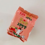 예뻐서 집어왔는데 쫀맛탱🍜 . ㅇㅏ.. 그나저나 토욜 저녁부터 집콕 넘나 답답하구 심심해😷 . #불타는고추짬뽕 . . .… | 음식