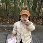 Pin page 조명 / 40개월 설이 on Instagram: “⠀ 밖에서 밥먹고 가자고 주저앉은 설이, ㅋㅋㅋ산책하고 들어가기로 타협하고 한바퀴... 