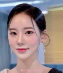 프롬헤어메이크업 대표원장 혜림 on Instagram: 청순하면서 또렷하게 :) 이미지에 맞는 메이크업으로 예쁨 더하기!! #청담메이크업... 