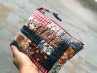 손바느질 🧡 on Instagram: #feedsack  #피드색  #patchwork  #파우치 나는 지금, 가을입니다. 🍂🍁 | 일본 자수, 공예 가방, 퀼트