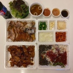 인생은 먹는 낙 ㅋ on Instagram: “🐷 #도야족발 🐷 - - 이 시간에 족발은 치명적 족발 불족발 반반 시켜서 냠냠 막국수랑 같이 먹으면 짱... 