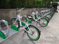 서울시가 운영하는 ‘따릉이’ 공유 자전거, 잠깐 빌려 타보자