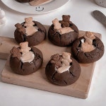 Pin page Pin by HannaKim on 식품 아이디어 in 2024 | Bake sale displays, Food, Desserts