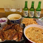 예쁘고 개조아!!! 바로 씻고 야외 수영장에서 수… Instagram의... 💛 스케줄 다 끝나구 숙소 왔는데 방도 겁나 크구 리조트도 예쁘고 개조아!!!... 