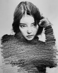 Pin page J.hunsung watercolor 정훈성 on Instagram: “인물화 8B연필스케치 /아이유. Pencil drawing/8B pencil.”