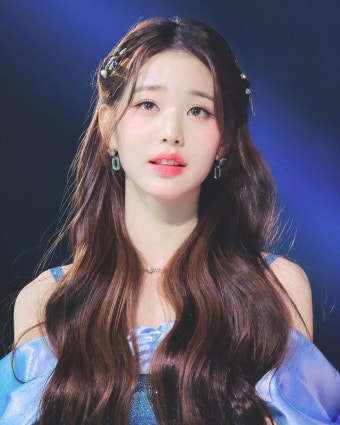 Ive에 있는 Naty Kpop님의 핀 | 예쁜 사람, 파스텔 패션, 헤어