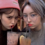 ☀️ 잠깐이라두 걸어다니고 싶어서 아인이랑 카페 갔다왔는데 🤓안경하구 분홍비니 샀어욤 키키 패션의 거리(?) 에서 패션피플인 척... 
