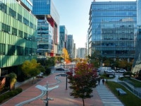 성공적으로 자리 잡은 테크노벨리 in 2020 | Building, Sidewalk, Multi story building