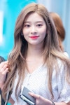 Pin page IZ*ONE 김민주에 있는 安 謝님의 핀 | 연예인 스타일, 연예인, 헤어