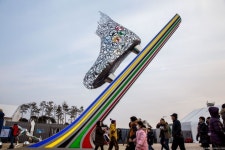 강릉올림픽프라자 Kangnung Olympic Plaza 와 관동하키센타and Hockey Center 의 풍경  평창동계올림픽이 평창부근과 강릉에서 나누어 실시... 