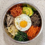 Instagram의 새댁의 집밥스타그램 🍚 집밥 / 요리 / 한식님: “월요일 저녁메뉴는 #양푼비빔밥 🥗 . 양푼이에 #보리밥 담고 나물 듬뿍 올리고... 