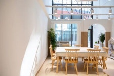 화이트&우드톤 깔끔한 분위기의 13평 미술교습소 인테리어 (성동구 옥수동)